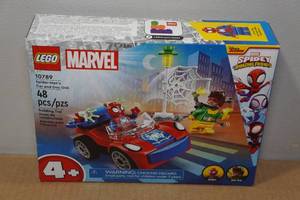 lot 124 image: Lego Marvel Spider-Man Car and Doc Ock Set