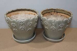lot 148 image: 2 Ceramic Flower Pots