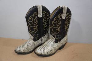lot 242 image: Smoky Mountain Western Boots - Size 3
