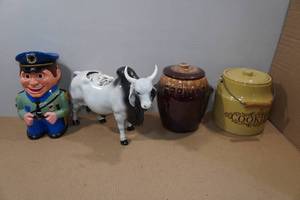 lot 243 image: 4 Cookie Jars
