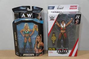 lot 262 image: 2 Wrestling Action Figures