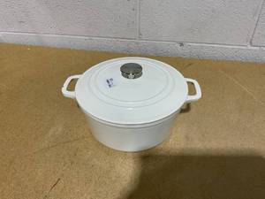lot 140 image: Enameled Cast Iron Dutch Oven 5 Qt - Hearth & Hand
