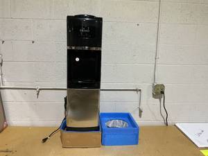 lot 147 image: Primo Stainless Steel Top Load Water Dispenser With Pet Bowl