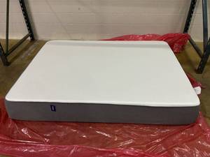 lot 14 image: King Size Casper Cooling Select Memory Foam Mattress