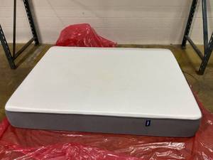 lot 15 image: King Size Casper Cooling Select Memory Foam Mattress