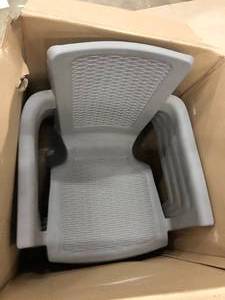 lot 16 image: Table and Chairs    Customer Returns See Pictures
