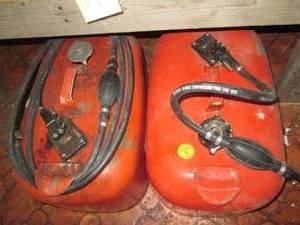 lot 15 image: Pair of metal gas can tanks...