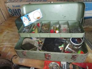 lot 20 image: Vintage metal light green toolbox c...