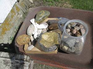 lot 33 image: Assorted interesting rock collection
