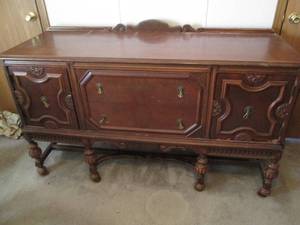 lot 6 image: Antique Wood 2-door 2-drawe Enterta...