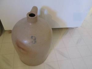 lot 67 image: 3 gallon pottery jug...