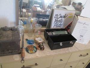 lot 76 image: Oster blender, Thermos lunchbox and...