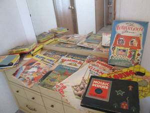 lot 81 image: Vintage board games including The M...