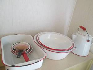 lot 82 image: Enamelware bowl, pots, pitcher and ...