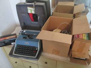 lot 83 image: Olivetti Underwood typewriter, vint...
