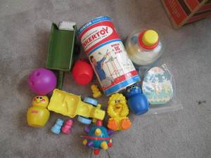 lot 93 image: Tinkertoy set in great shape and mi...