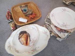 lot 97 image: Set of china plates, vintage decor ...