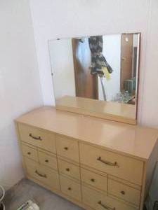 lot 0100 image: Vintage blonde dresser with mounted mirror