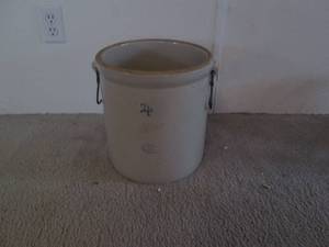 lot 111 image: Vintage Red Wing 4-gallon Stoneware...
