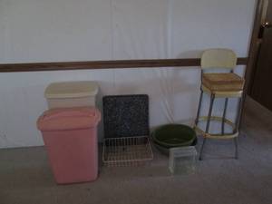 lot 121 image: Vintage pale yellow Metal counter h...