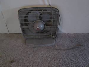 lot 135 image: Vintage General Electric box-style ...