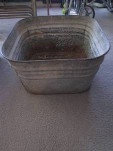 lot 162 image: Vintage Square metal 21x21in wash b...
