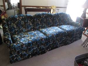 lot 164 image: Vintage Floral print velour 3-cushi...