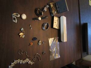 lot 184 image: Bracelets, pierced and clip-on earr...