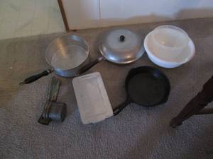 lot 185 image: Cast iron frying pan plus misc Cook...
