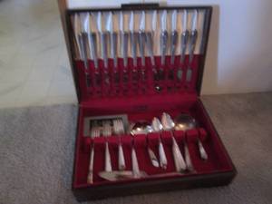 lot 187 image: Mixed lot of Silver plated and Stai...