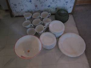 lot 192 image: A collection of teacups, saucers an...