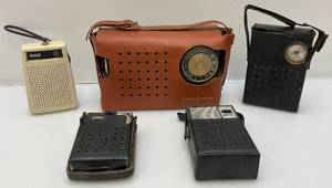 lot 22 image: Misc. Vintage Transistor Radios