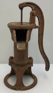 lot 32 image: Antique Well Hand Pump 18 12