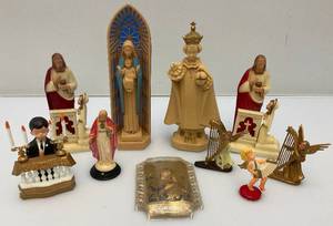 lot 40 image: 1960s  Religious Plastic Figurines