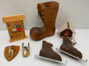 lot 79 image: Misc. Vintage Hand Carved Items