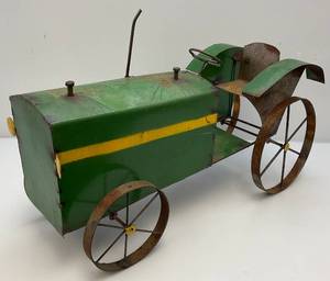 lot 82 image: John Deere Metal Lawn SculptureOrnament