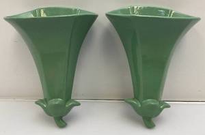 lot 90 image: Two Vintage ABINGDON USA 377 Wall Planters (NICE)