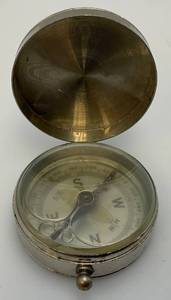 lot 116 image: Vintage Liquid Filled Chromed Pocket Compass 1 34