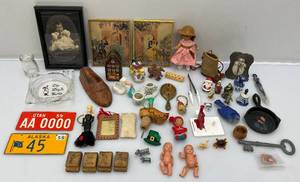 lot 120 image: Misc. Vintage Collectible Minniatures