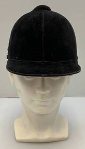 lot 128 image: Vintage 1970s Velvet Conformatic Hunt Cap Equestrain Riding Hat Size Med.
