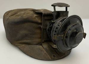 lot 130 image: Very Old Miners Hat With Just Right 88 Head Lamp With Glass Lens (Lens Cracked And Some Missing) VERY COOL