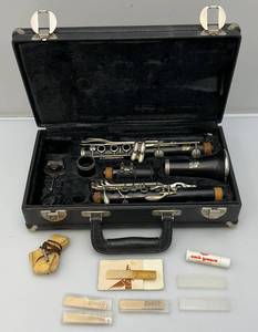 lot 191 image: Vito Reso Tone Clarinet In Carrying Case With Extras
