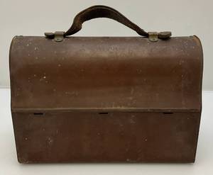 lot 193 image: Vintage Metal Slide Open Lunch Box