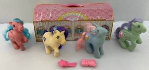 lot 195 image: 1983 My Little Pony Carrying Case With My Little Ponys & More