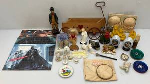 lot 211 image: Large Lot Of Misc. Vintage Collectibles