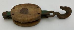 lot 225 image: Vintage Wood And Metal Bock & Tackle 12 Overall