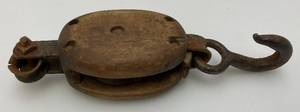 lot 226 image: Vintage Wood And Metal Bock & Tackle 9 Overall
