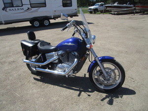 lot 5 image: 2006 Honda Shadow Spirt VT1100C Motorcycle