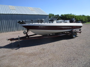 lot 1 image: 1997 Yar-Craft 18 12 Boat & Trailer