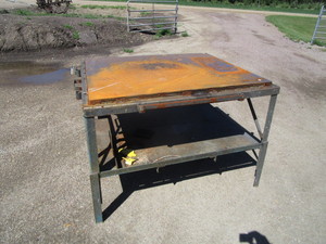 lot 21 image: Welding Tale 51x42x37